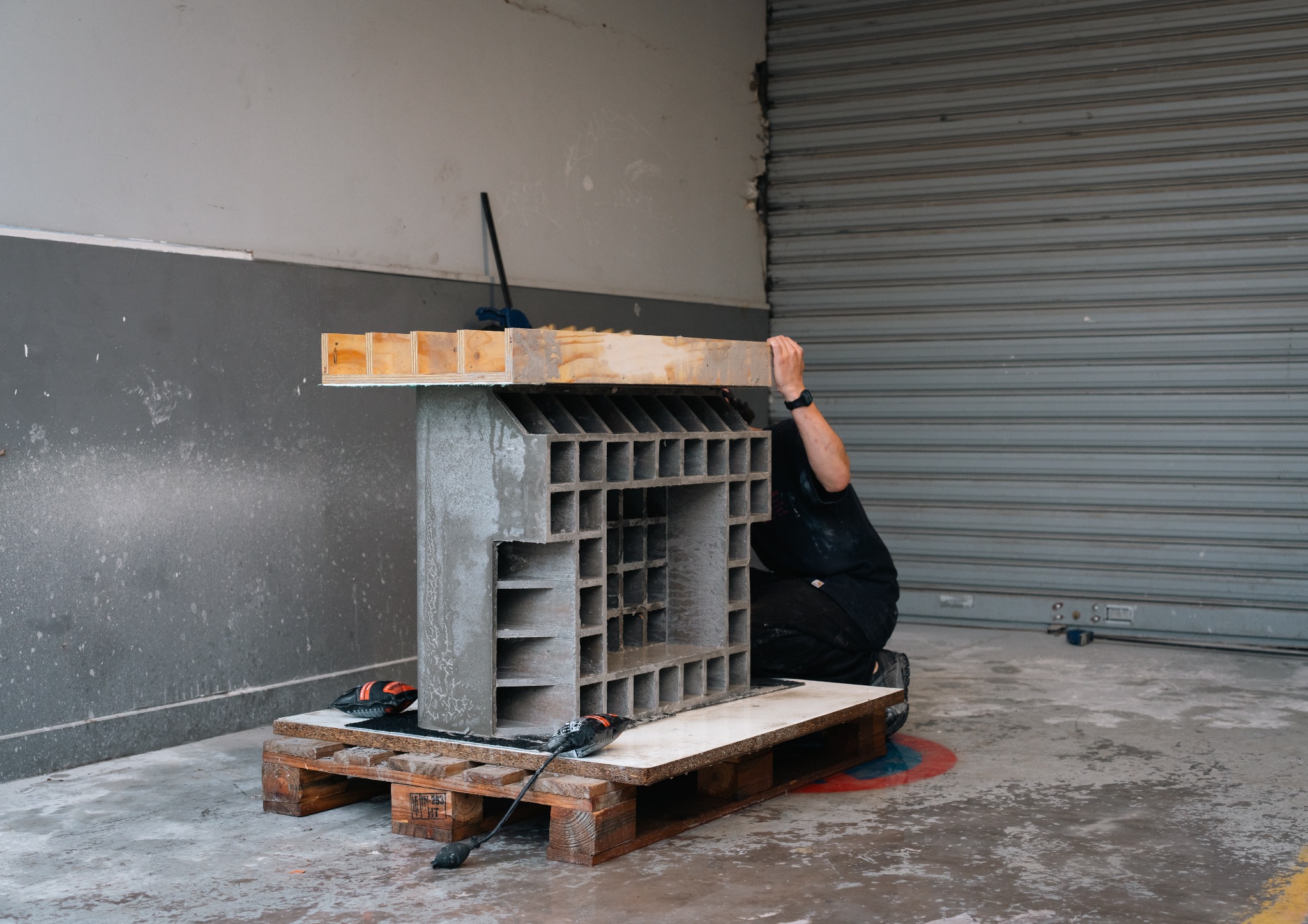 Concrete structure revealed from its mould